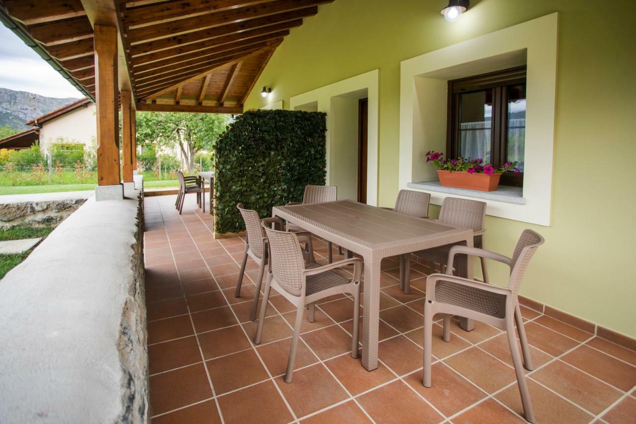 El Campo Mateo Apartamentos Onís エクステリア 写真